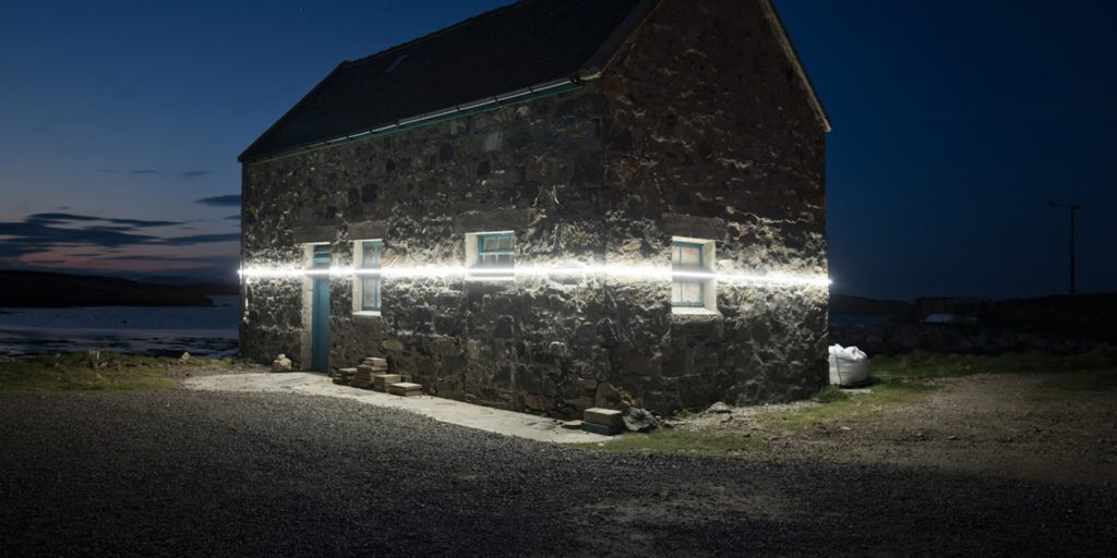 In Scozia una linea luminosa rende visibile l’innalzamento del livello dei mari