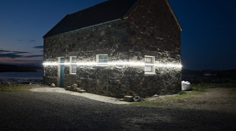 In Scozia una linea luminosa rende visibile l’innalzamento del livello dei mari